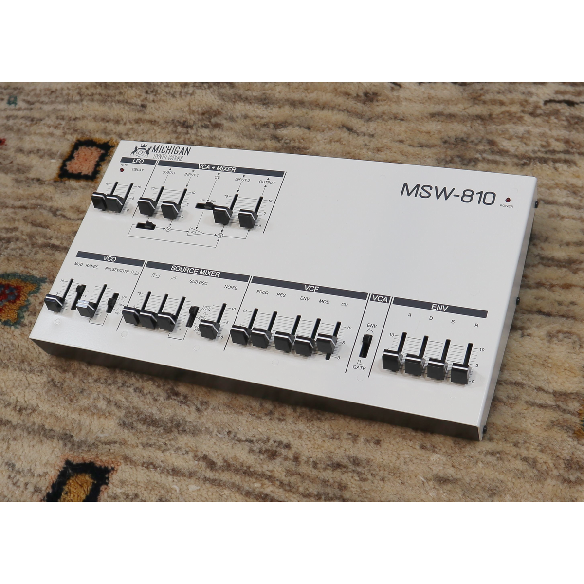 Façade du monosynthé analogique Michigan Synth Works MSW-810m