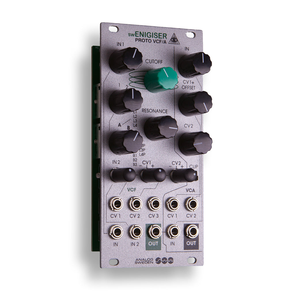 swEnigiser Proto VCF/A module met zilveren paneel, schuin aanzicht